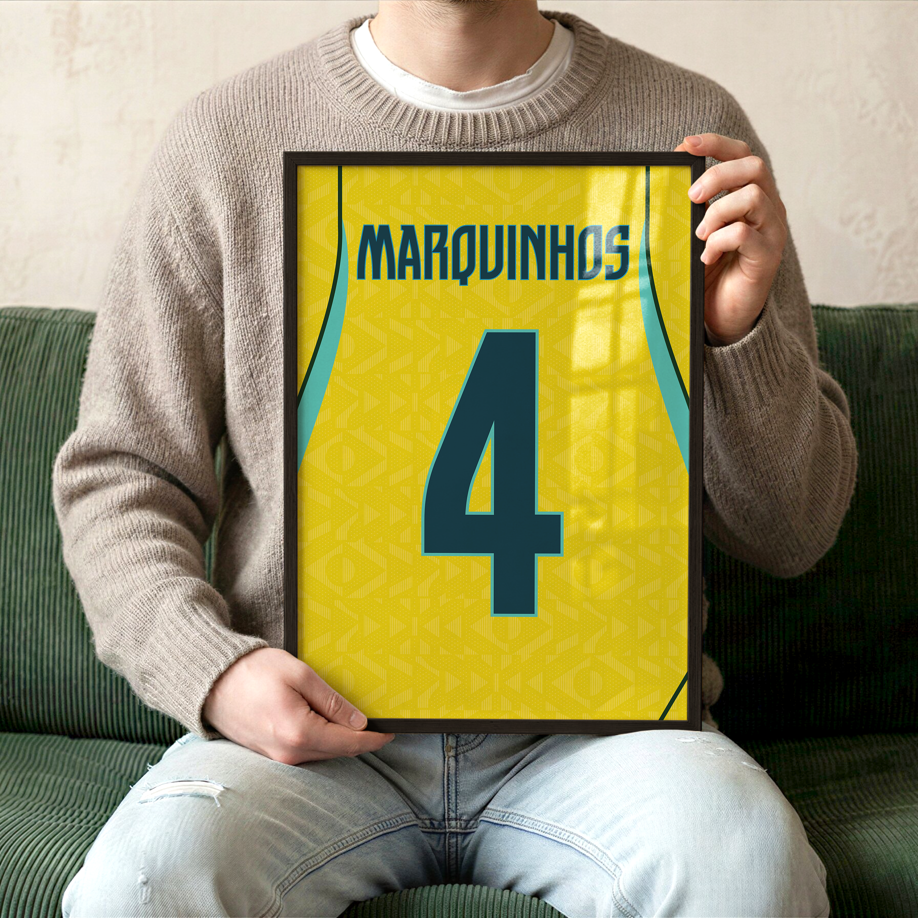 Cadre maillot Brésil domicile Coupe du Monde 2026 Marquinhos numéro 4, idée cadeau football personnalisé.