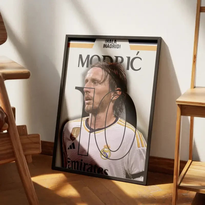 Cadre Luka Modrić - Maître du Milieu au Real Madrid – Affiche encadrée personnalisée - Cadre Perso