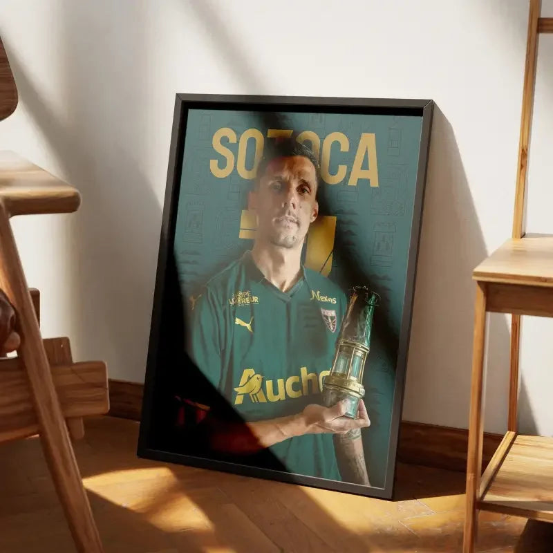 Cadre Sotoca - RC Lens | L'Attaquant Sang et Or – Affiche encadrée personnalisée - Cadre Perso